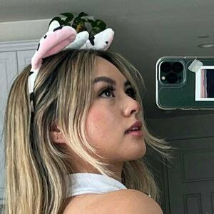 คลิปหลุด onlyfans juniijune324 หลุด น้องจูน สาวสุดเงี่ยนนั่งแหกหีคาชุดชั้นในแบบเสียวๆ.