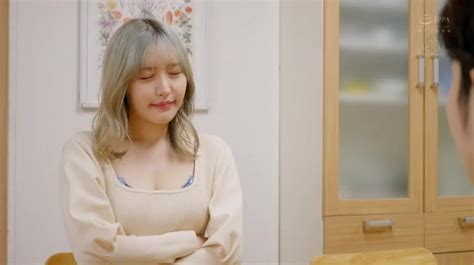 Ver en a la carta Royd190 english subtitle when i woke up in the morning, there was a gal in her underwear in my room.